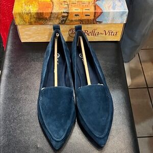 Bella Vita Women's Deep Blue Suede Flats